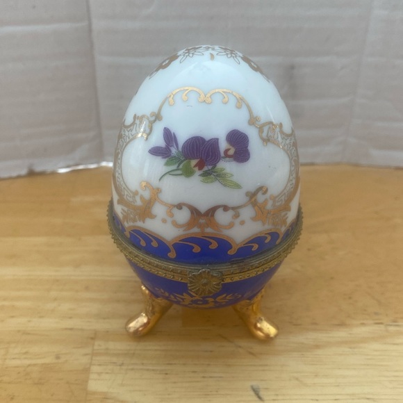 Vintage hinged porcelain egg trinket box. About 4 in Gold and blue - Picture 1 of 7